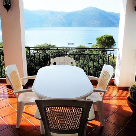 Waterfront Mediterranean Villa Szkroponéria Kültér fotó