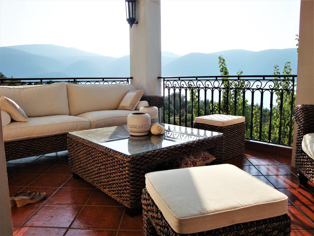 Waterfront Mediterranean Villa Szkroponéria Kültér fotó