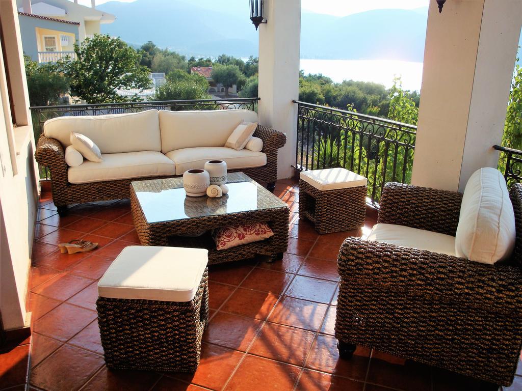 Waterfront Mediterranean Villa Szkroponéria Kültér fotó