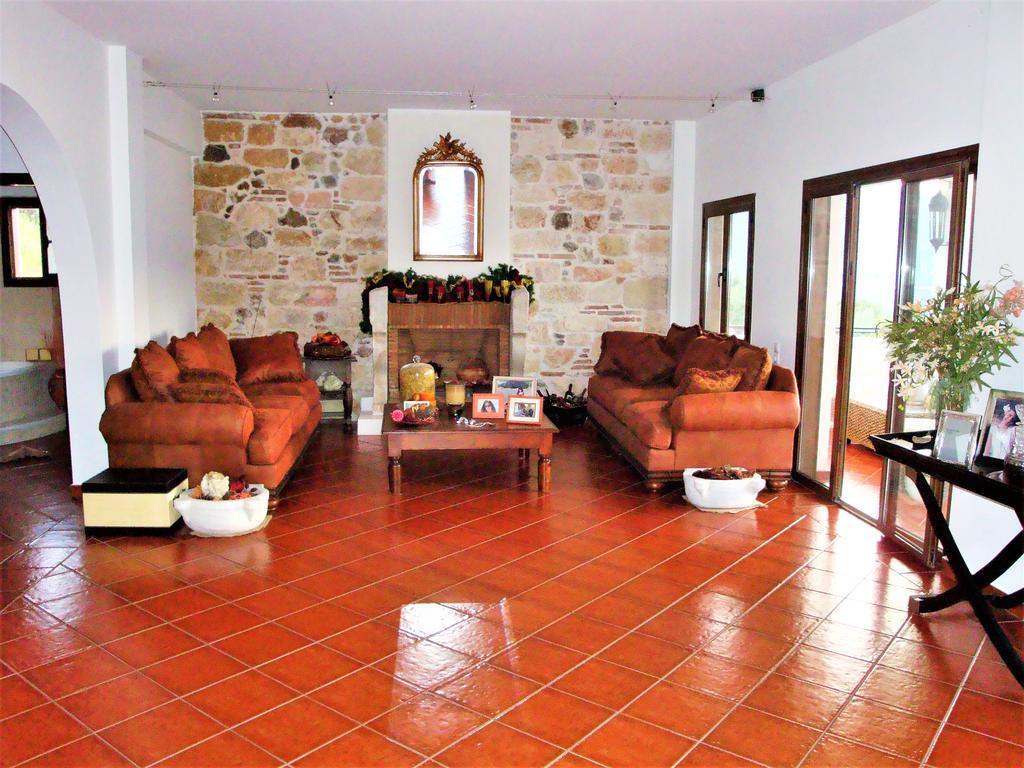 Waterfront Mediterranean Villa Szkroponéria Kültér fotó