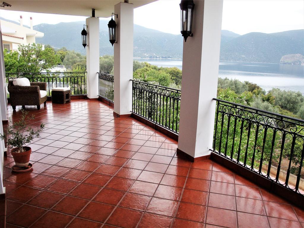 Waterfront Mediterranean Villa Szkroponéria Kültér fotó