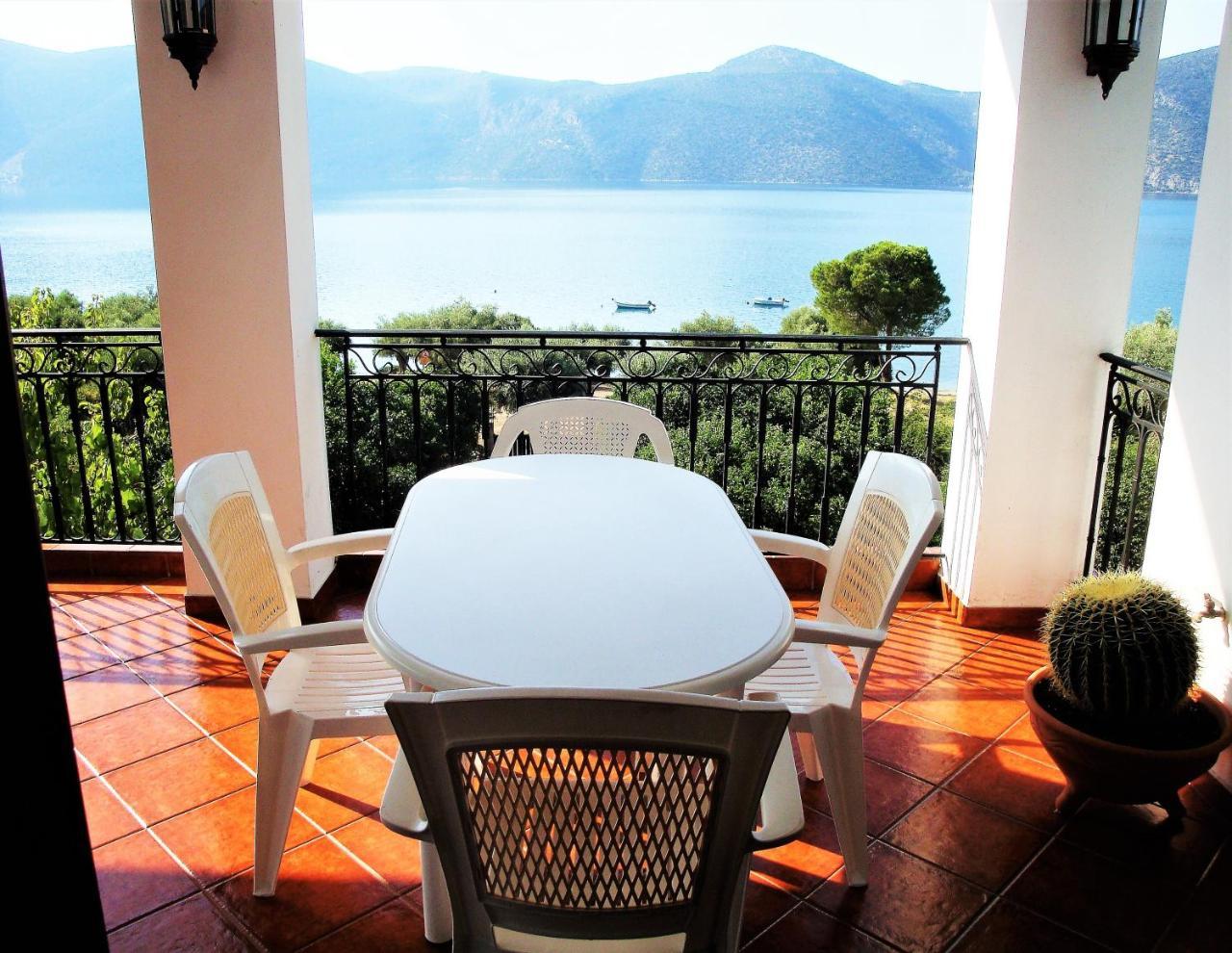Waterfront Mediterranean Villa Szkroponéria Kültér fotó