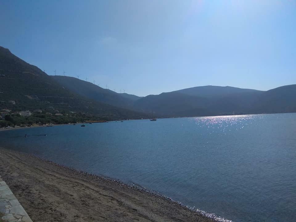 Waterfront Mediterranean Villa Szkroponéria Kültér fotó
